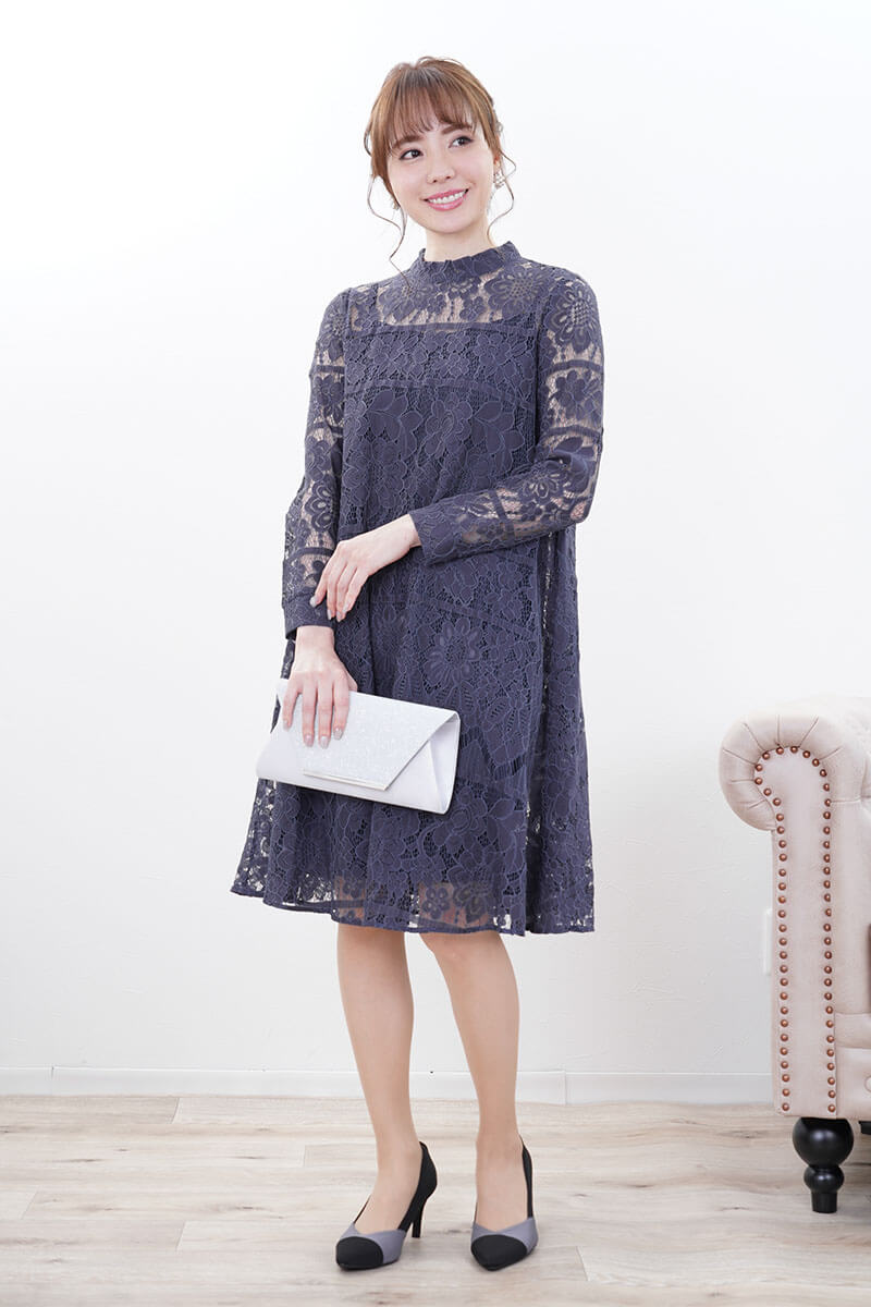 ネイビーのクラシカルレースショートドレス