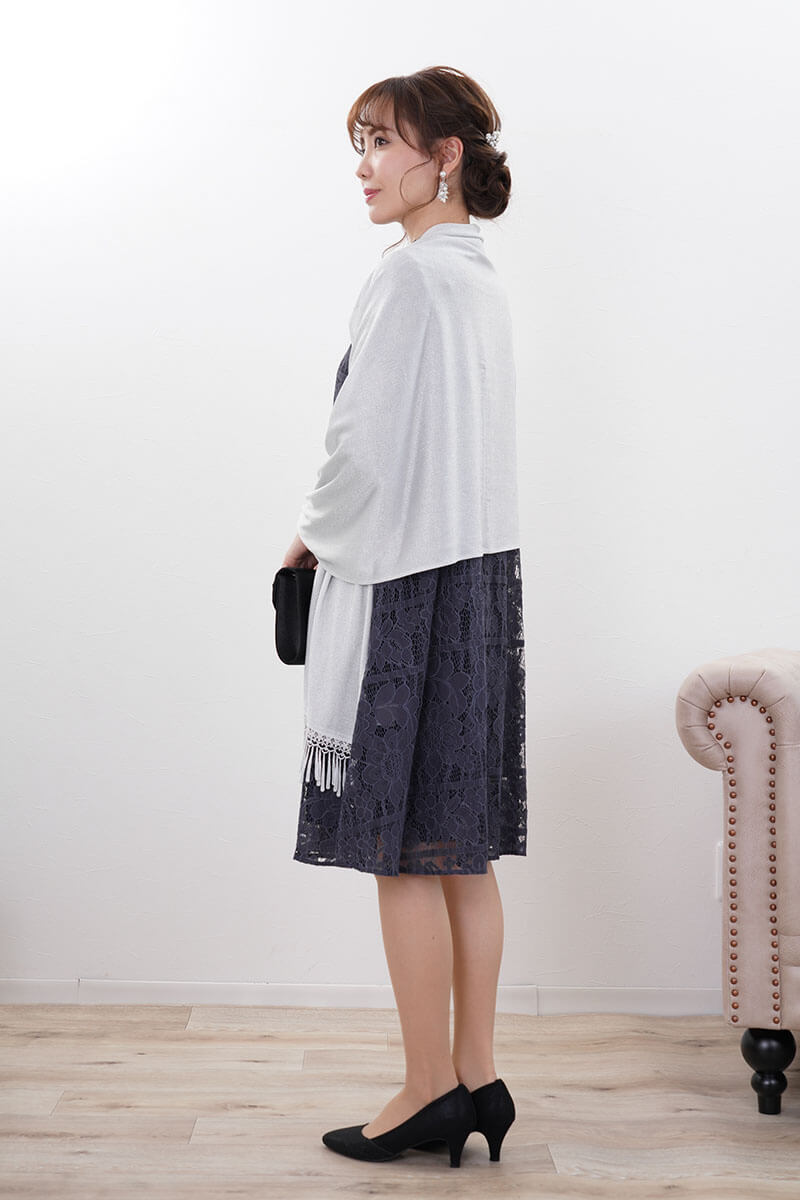 ネイビーのクラシカルレースショートドレス