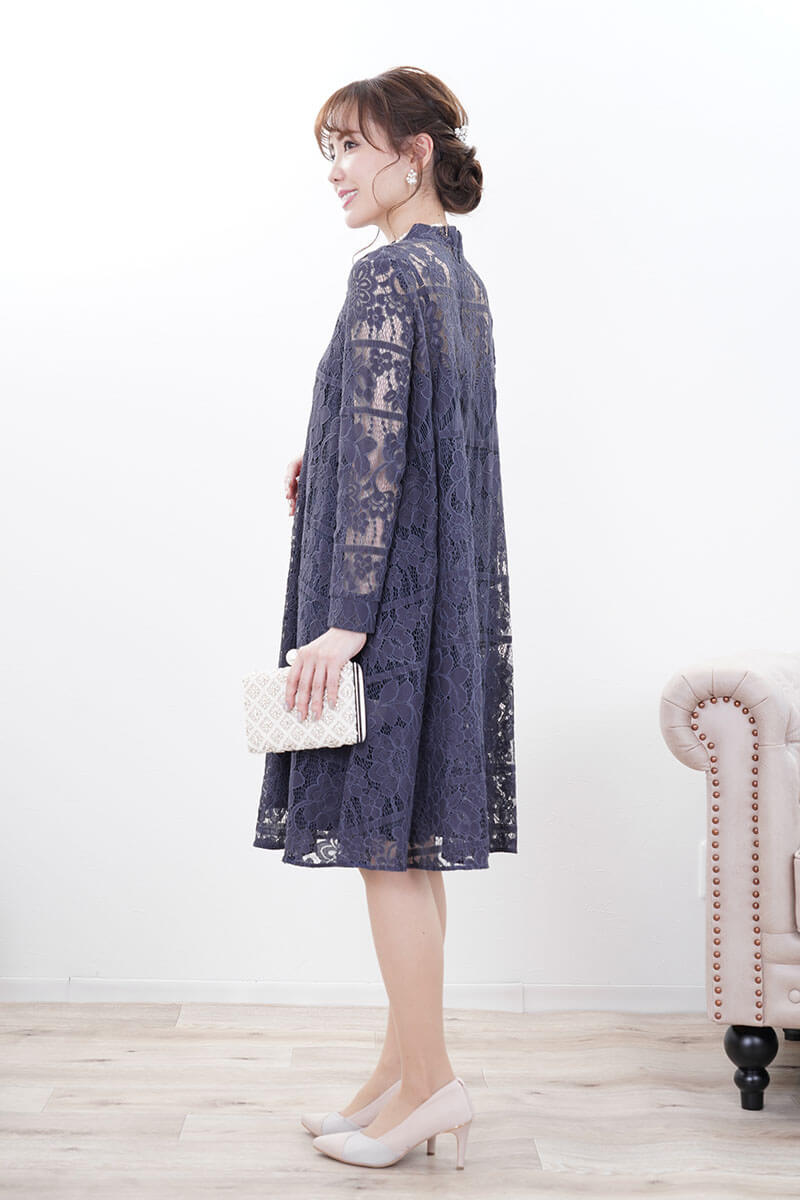 ネイビーのクラシカルレースショートドレス