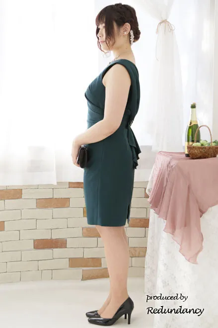 ターコイズブルーのバックドレープタイトドレス