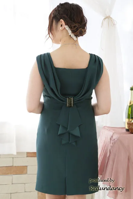 ターコイズブルーのバックドレープタイトドレス