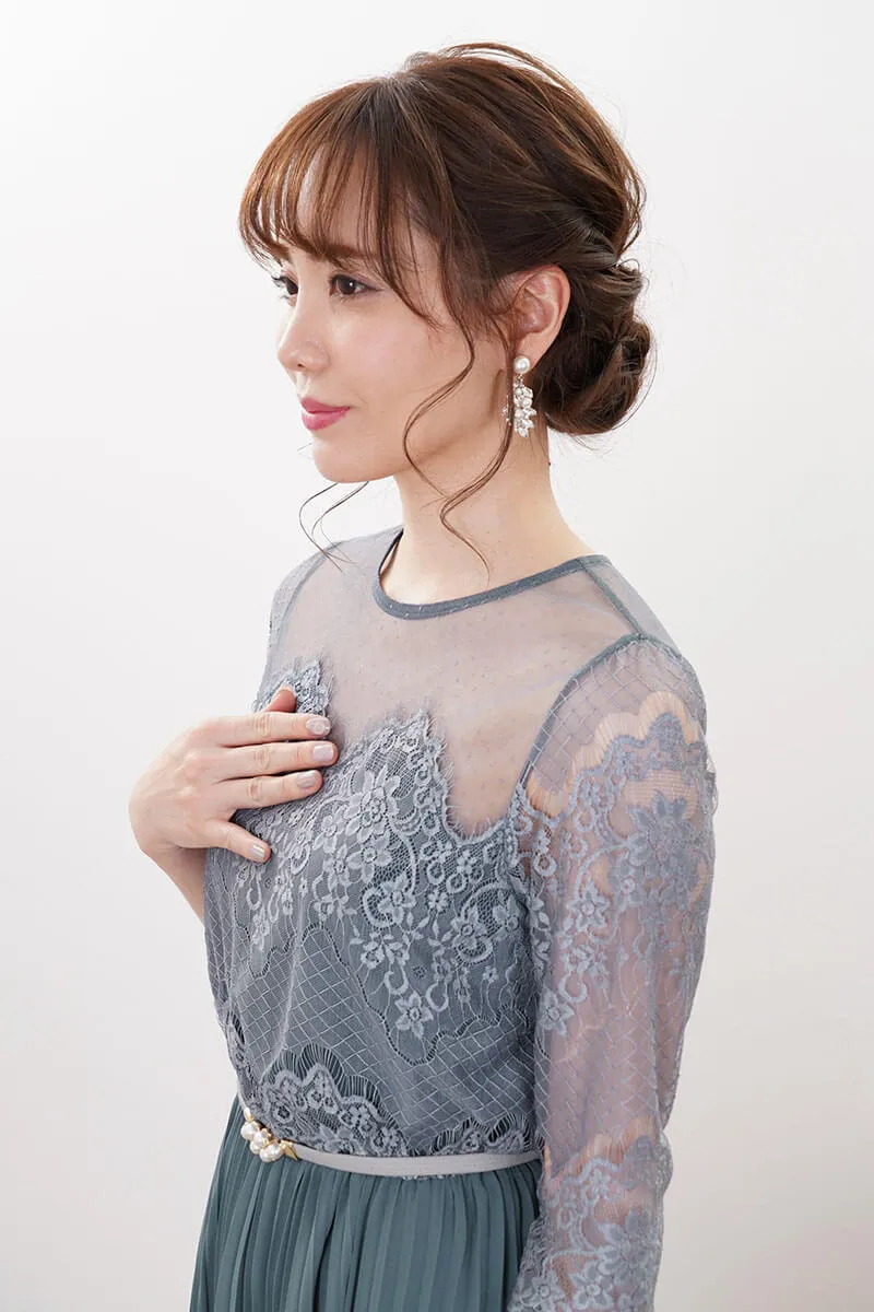 ブルーグリーンのレース袖アシンメトリードレス