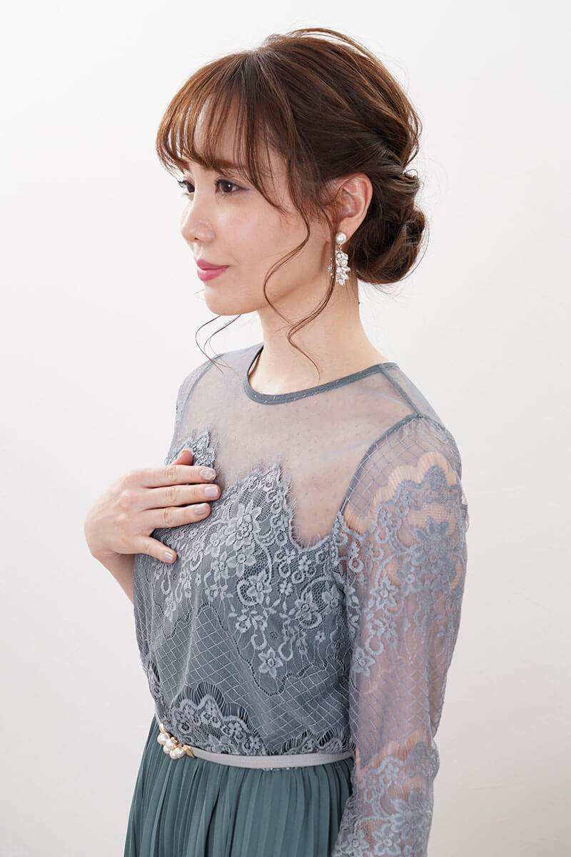 ブルーグリーンのレース袖アシンメトリードレス