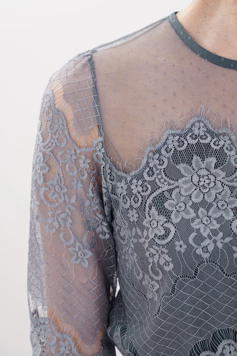 ブルーグリーンのレース袖アシンメトリードレス