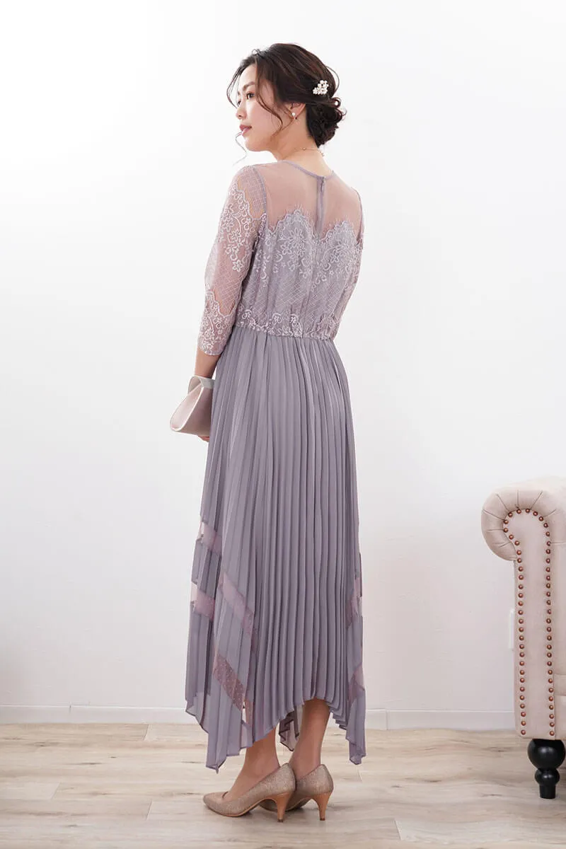 ベージュピンクのレース袖アシンメトリードレス