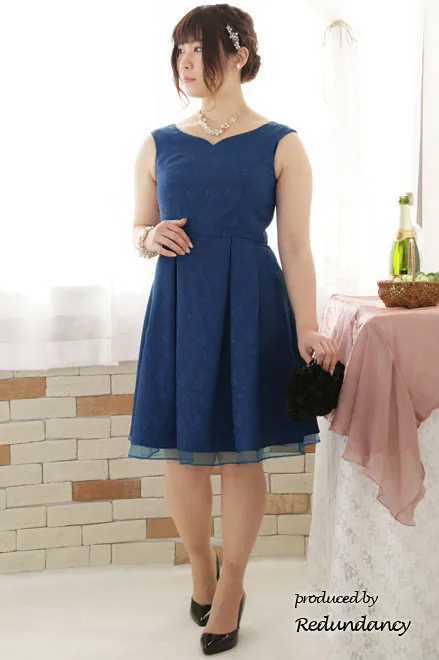 ブルーのハートネックノースリーブドレス