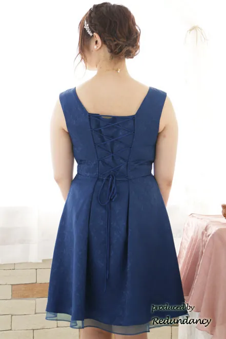 ブルーのハートネックノースリーブドレス