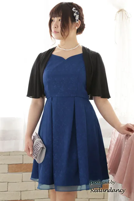 ブルーのハートネックノースリーブドレス