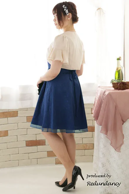 ブルーのハートネックノースリーブドレス