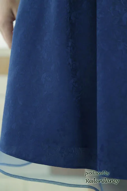 ブルーのハートネックノースリーブドレス