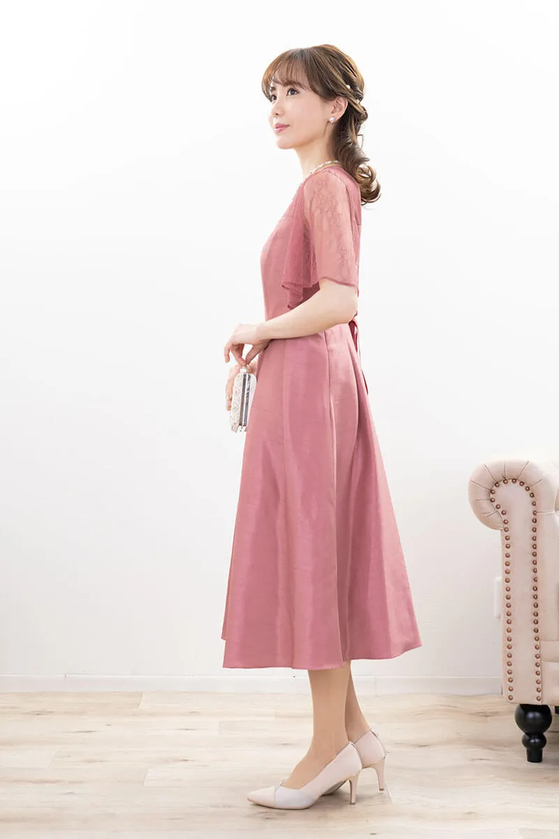 ピンクのレースコンビシャンタンドレス