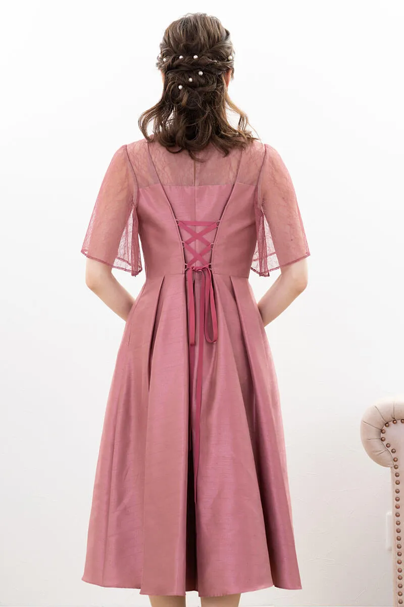 ピンクのレースコンビシャンタンドレス