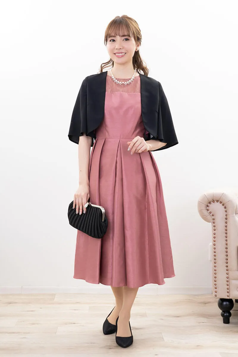 ピンクのレースコンビシャンタンドレス