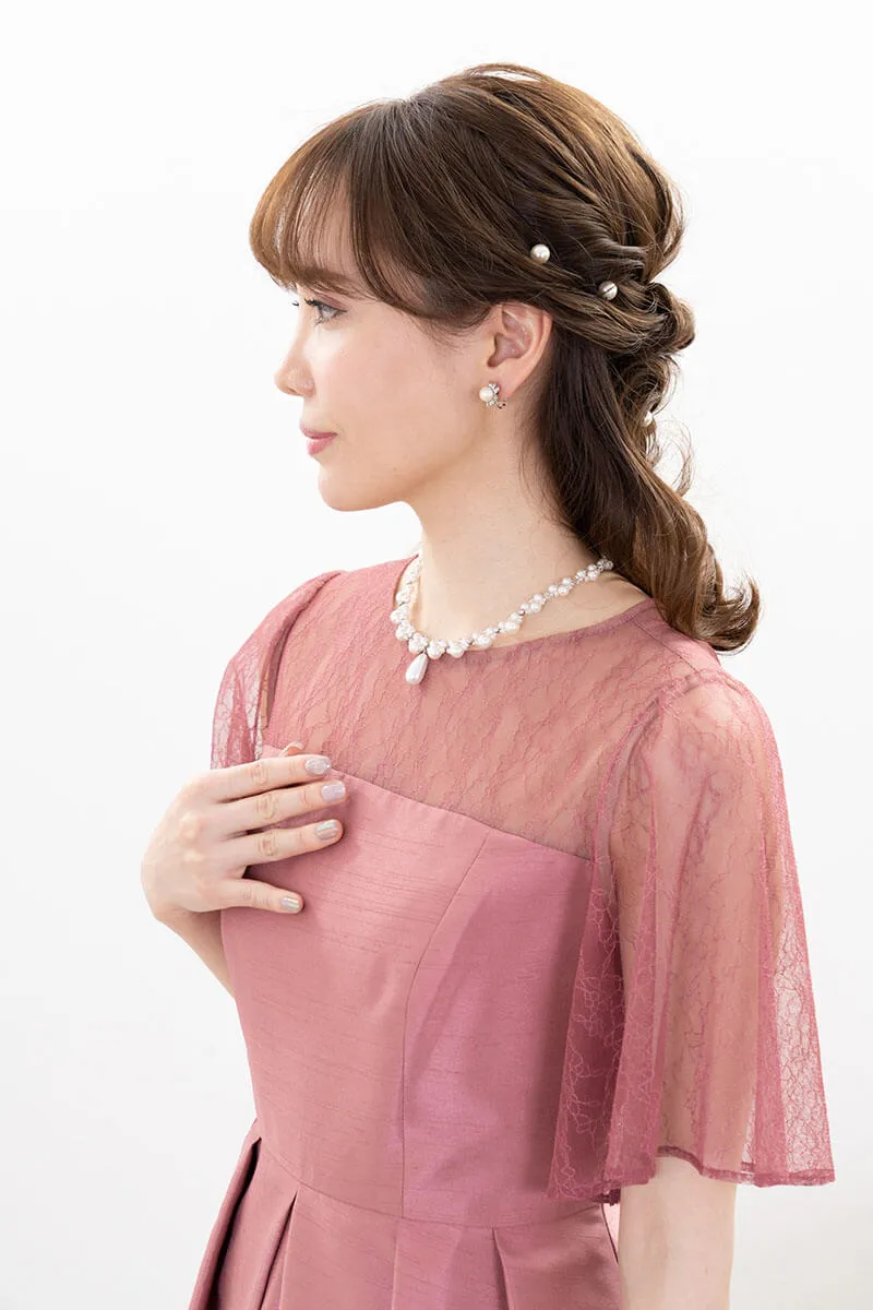 ピンクのレースコンビシャンタンドレス