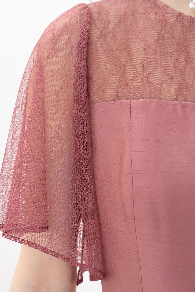 ピンクのレースコンビシャンタンドレス