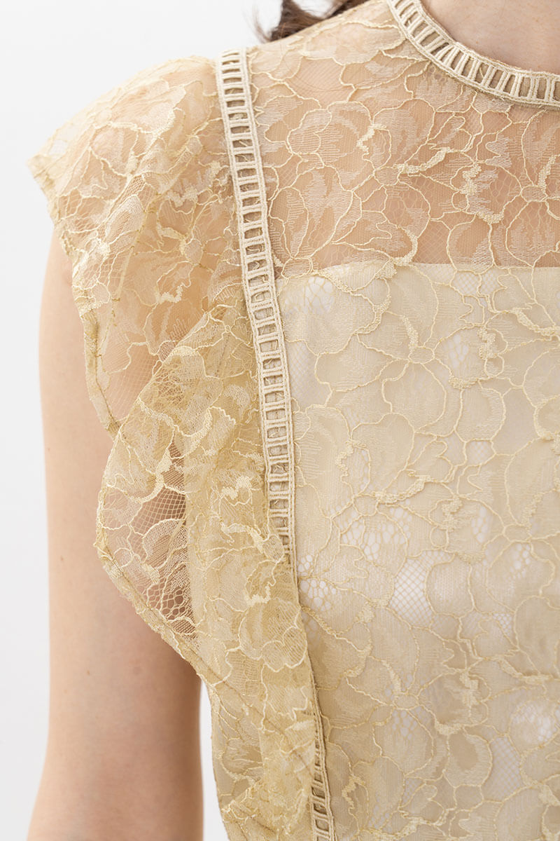 イエローのフリルスリーブレースドレス