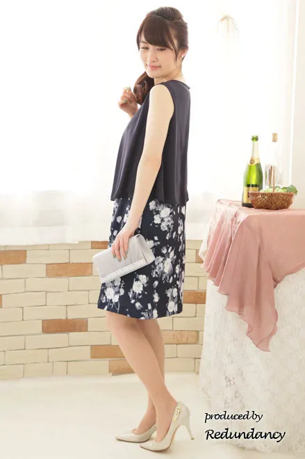 ネイビーのシフォントップス付き花柄ドレス