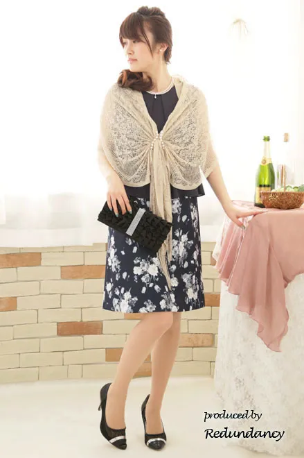 ネイビーのシフォントップス付き花柄ドレス