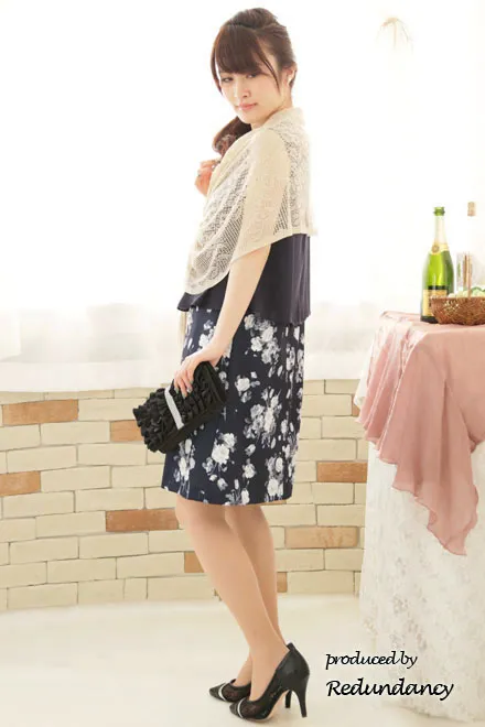 ネイビーのシフォントップス付き花柄ドレス