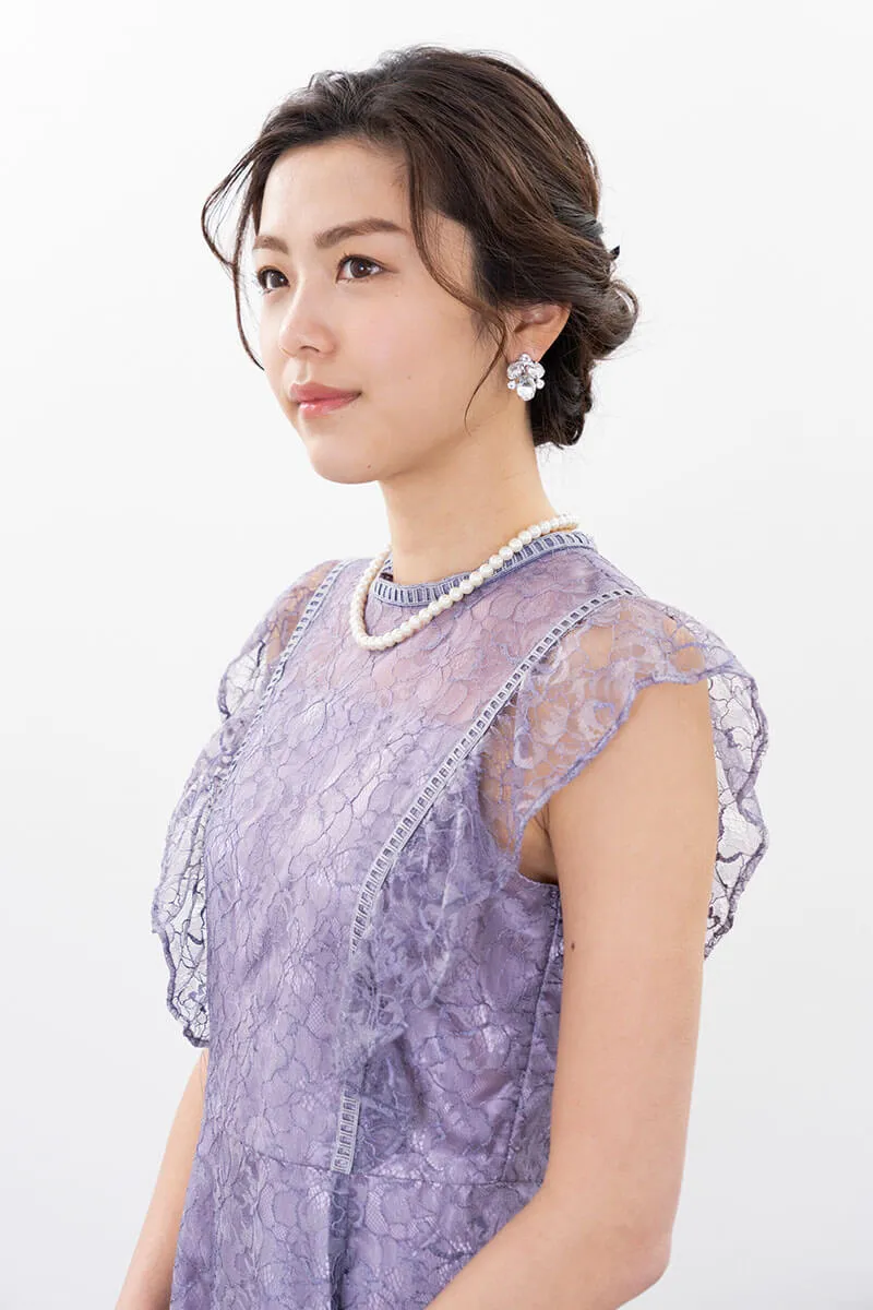 パープルのフリルスリーブレースドレス