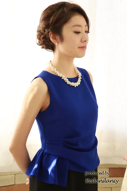 ブルー×ブラックのツーピース風ペプラムドレス