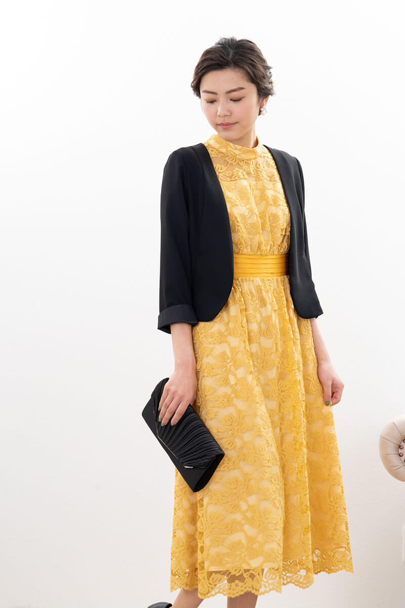 イエローのフローラルレースハイネックドレス
