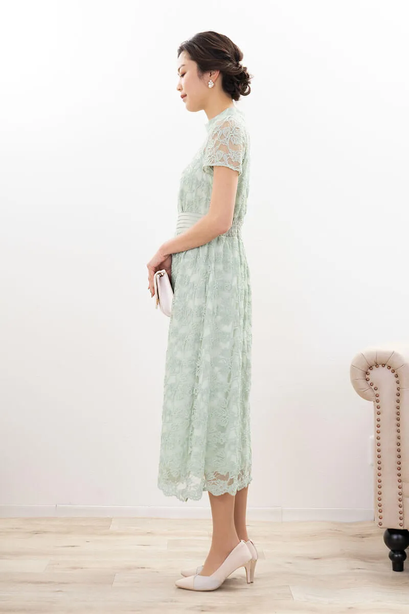 ミントグリーンのフローラルレースハイネックドレス