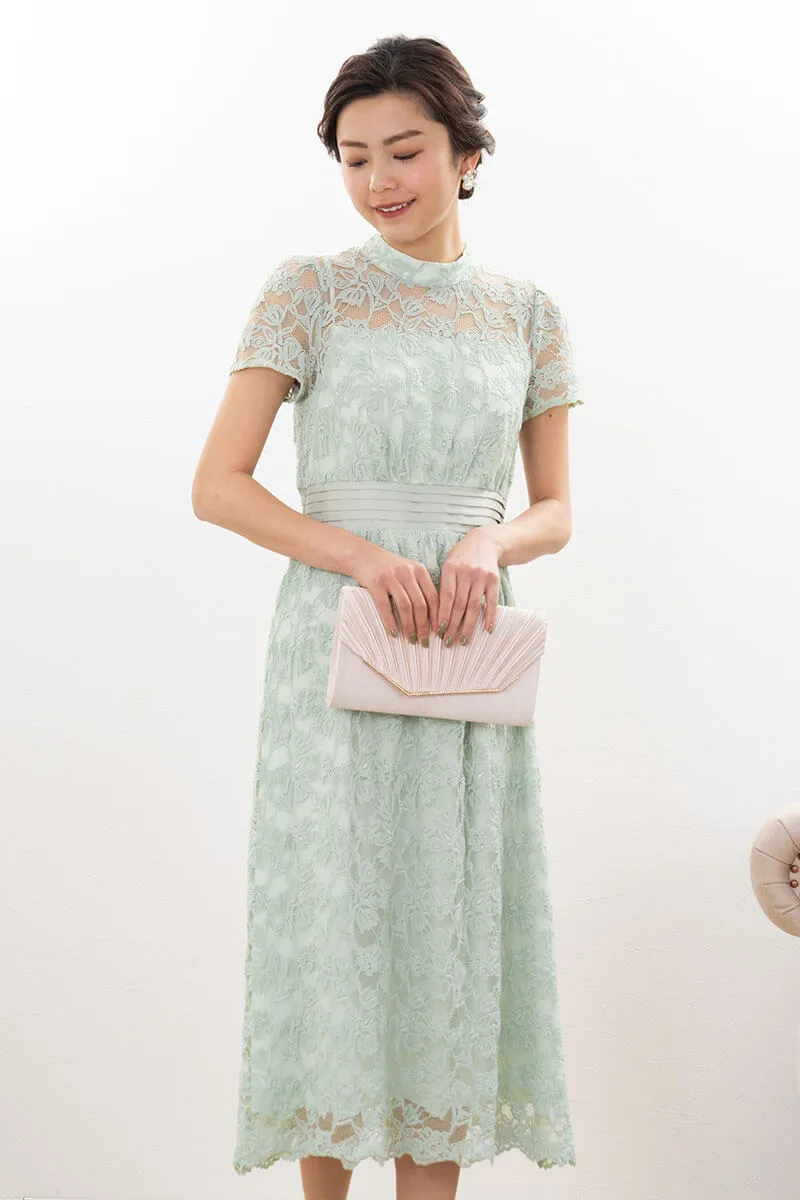 ミントグリーンのフローラルレースハイネックドレス