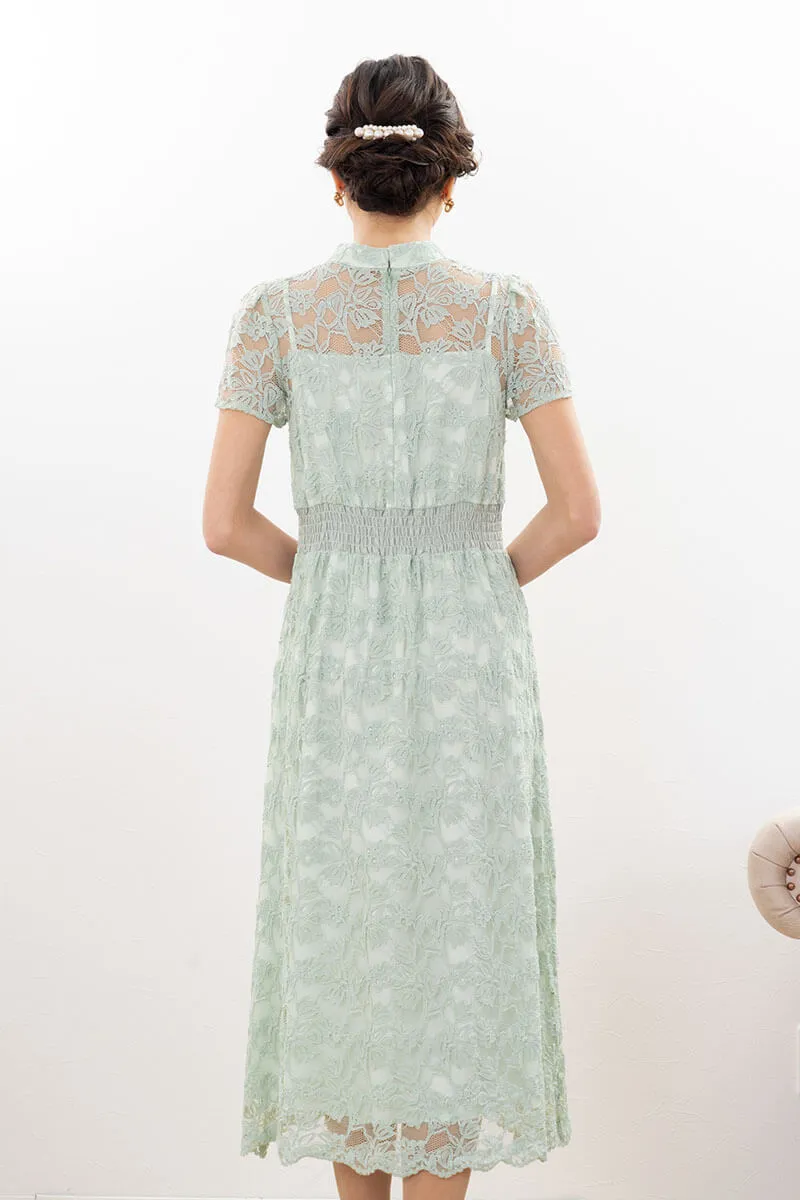 ミントグリーンのフローラルレースハイネックドレス