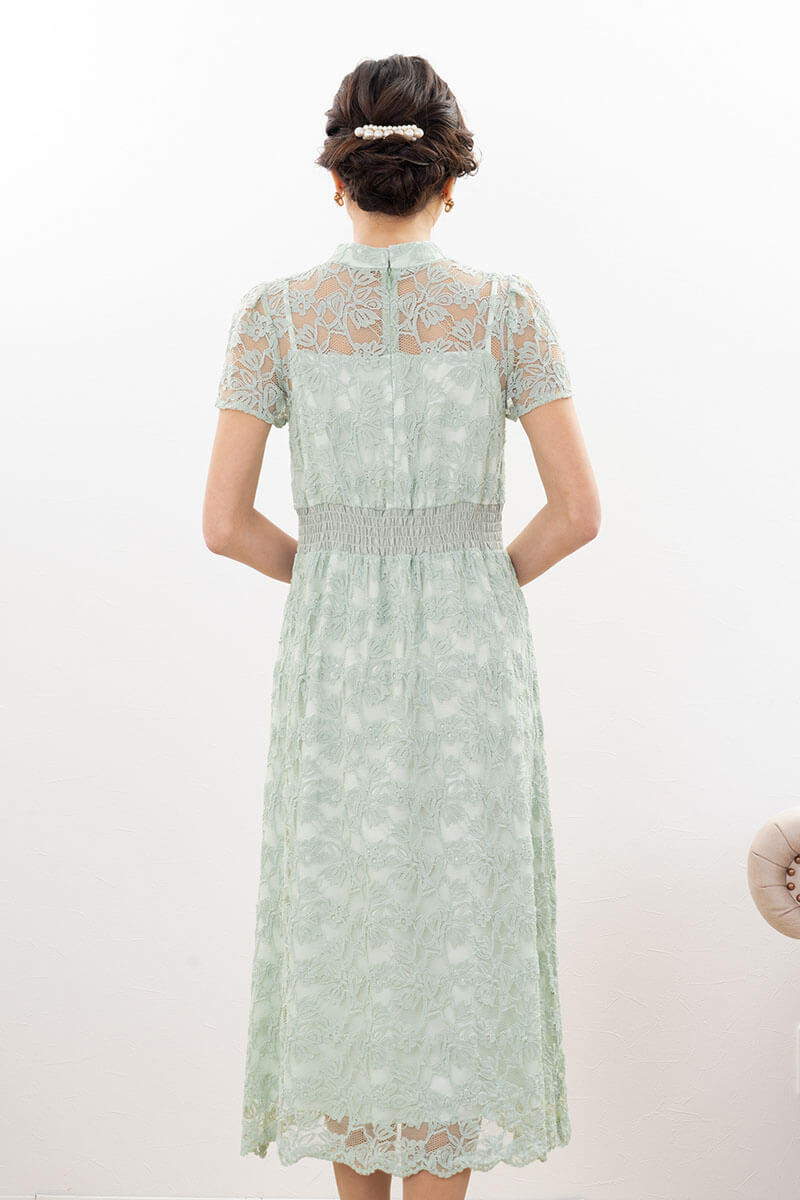 ミントグリーンのフローラルレースハイネックドレス