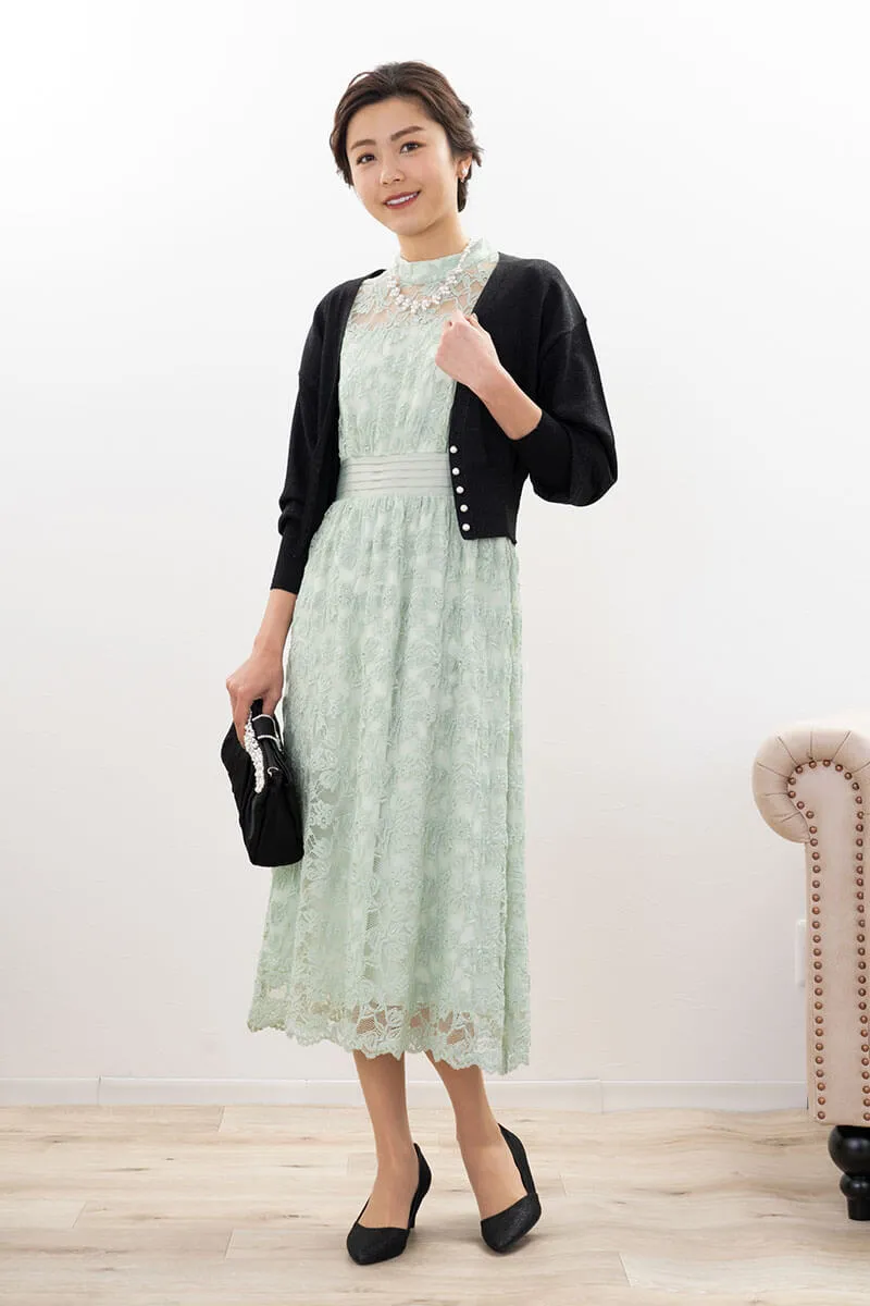 ミントグリーンのフローラルレースハイネックドレス