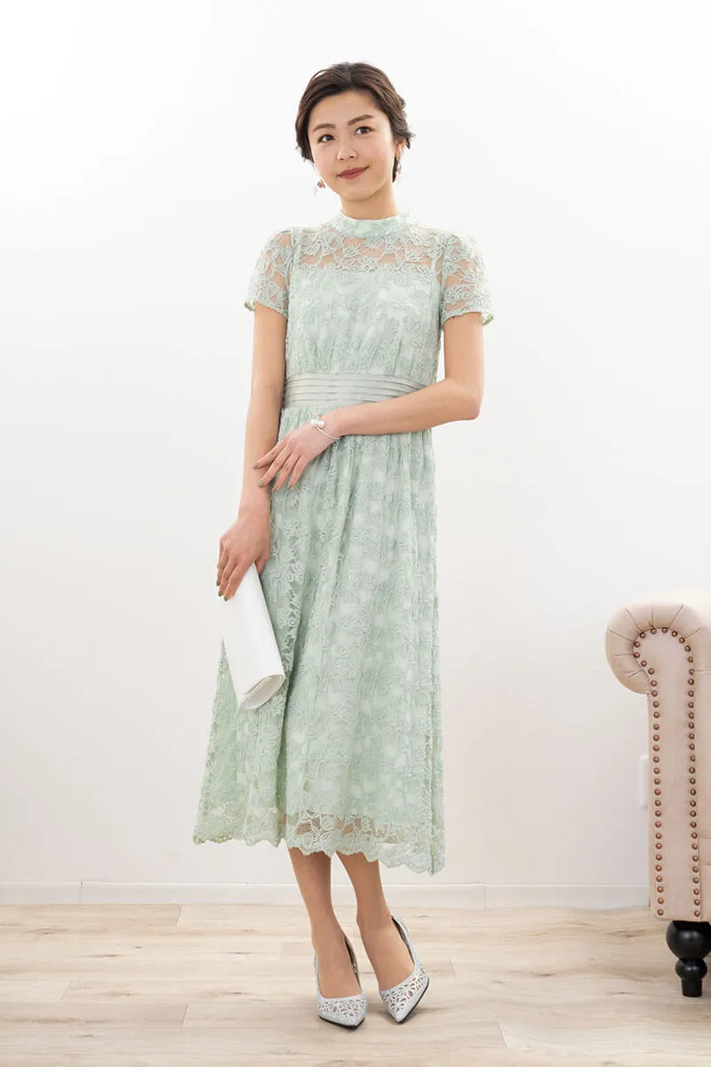 ミントグリーンのフローラルレースハイネックドレス
