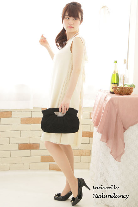 ライトベージュのY字バックフリルレース切替ドレス