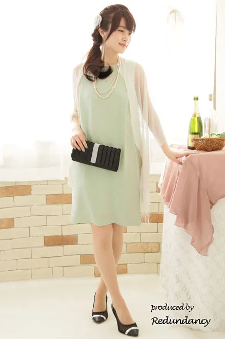 パステルグリーンのノースリーブタックドレス