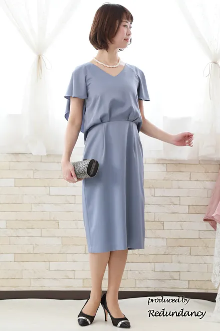 ブルーのバックレースタイトドレス