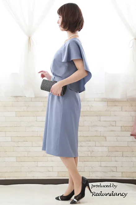 ブルーのバックレースタイトドレス