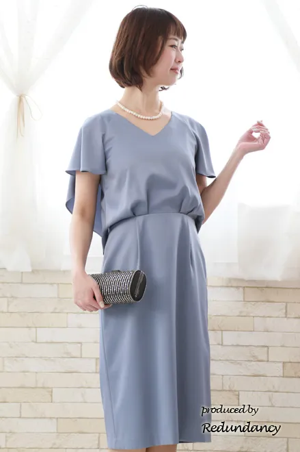 ブルーのバックレースタイトドレス