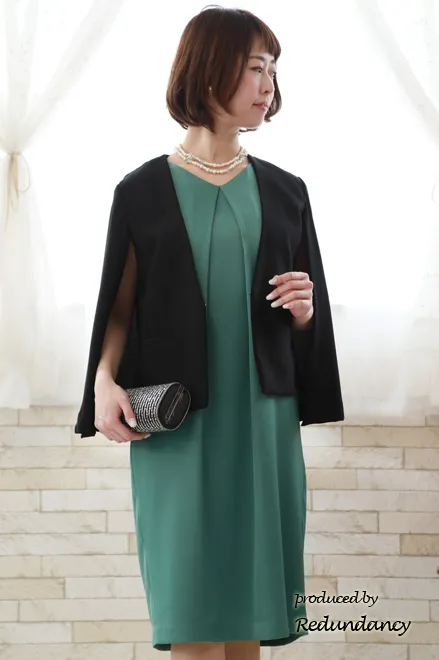 グリーンのバックリボン付きVネックドレス