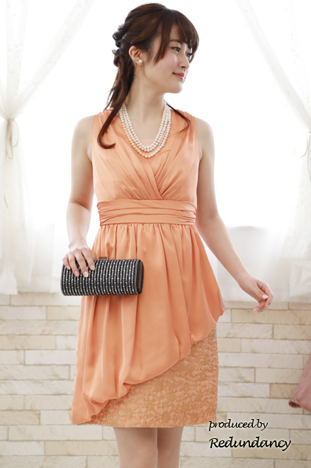 オレンジピンクのアシンメトリー切替タイトドレス