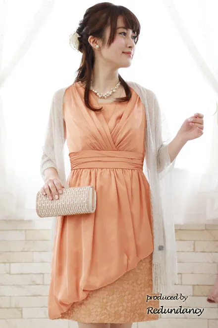 オレンジピンクのアシンメトリー切替タイトドレス