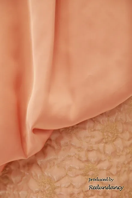 オレンジピンクのアシンメトリー切替タイトドレス