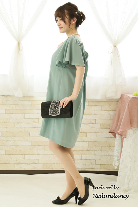 ライトグリーンのレース切替バックリボンドレス