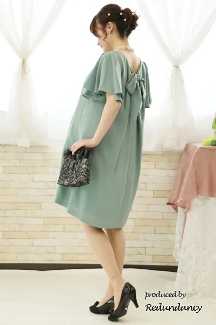 ライトグリーンのレース切替バックリボンドレス