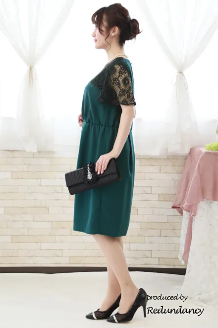 グリーンの授乳口付きレースドレス