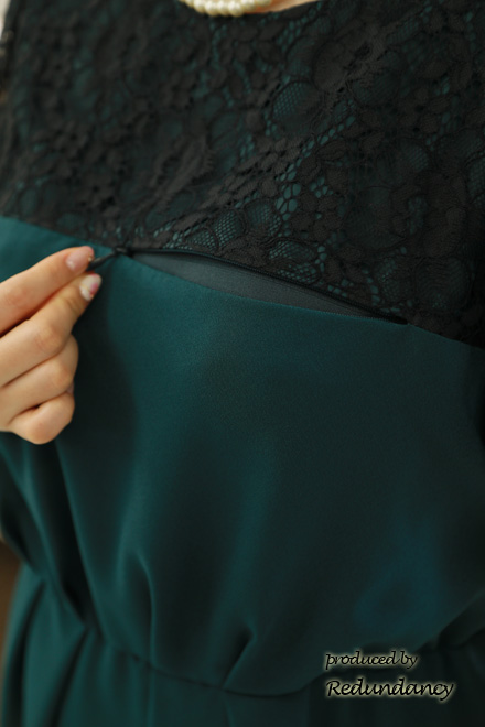 グリーンの授乳口付きレースドレス