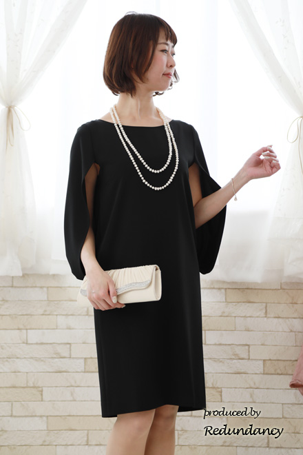 ネイビーのケープスリーブドレス