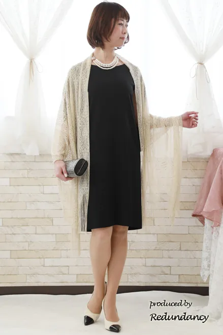 ネイビーのケープスリーブドレス