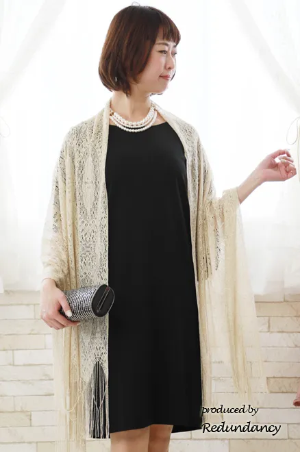 ネイビーのケープスリーブドレス