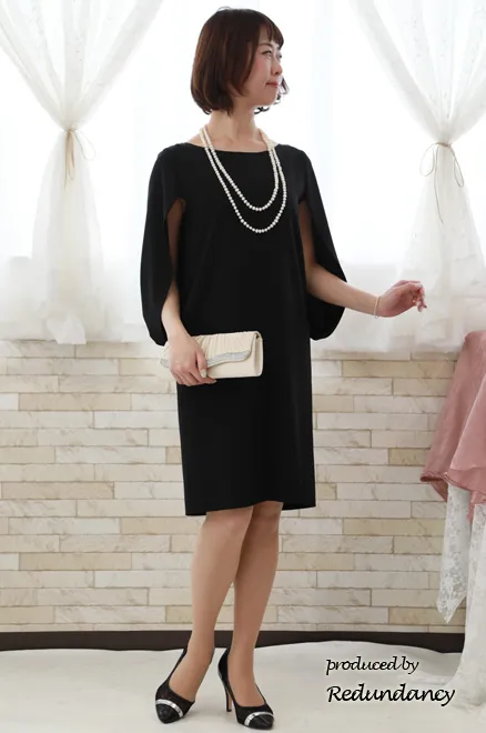 ネイビーのケープスリーブドレス