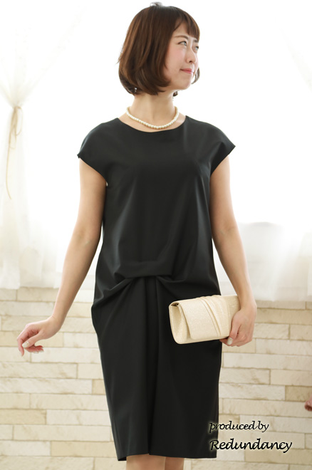 ブラックのウエストドレープストレートドレス